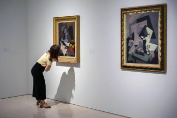 Una persona observa uno de los cuadros de la nueva exposición temporal del Museo Picasso de Málaga, 'María Blanchard.