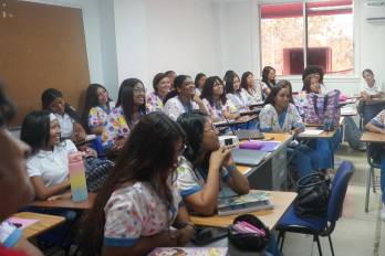 La habilidad en inglés no solo incrementa las posibilidades de empleo, sino que también potencia las posibilidades laborales para los egresados.
