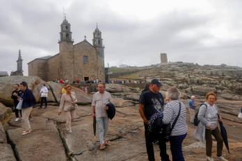Muxía vuelve al foco internacional por sus populares piedras.