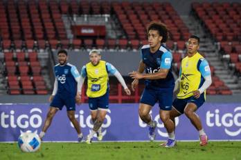 Jugadores de la Selección Nacional en sus entrenamientos en la noche del sábado 06 de septiembre