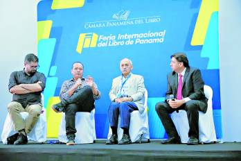 José María Torrijos, José Arcia y Rafael Candanedo analizaron los vínculos y diferencias entre el periodismo y la literatura.