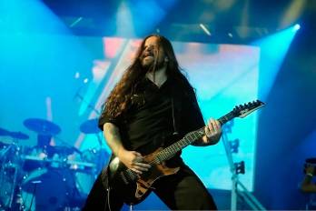 Andreas Kisser, guitarrista de la banda Sepultura.