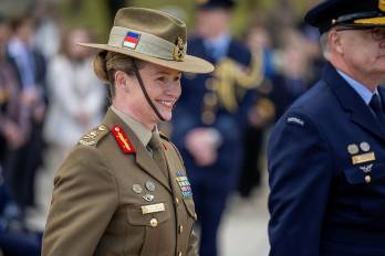 Australia nombra por primera vez a una mujer como jefa de su Ejército.