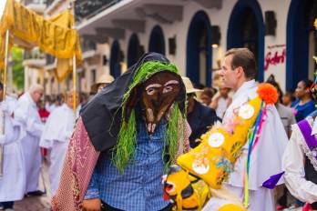 Esta edición estuvo ligada con las actividades propias de la Iglesia católica, entre ellas la confección de alfombras de sal.