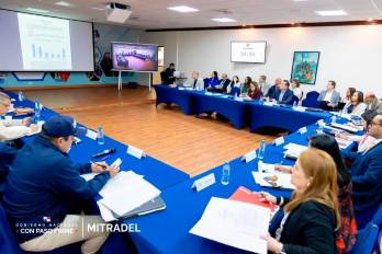 Reunión extraordinaria de la mesa de salario mínimo, este martes, en la sede del Mitradel.