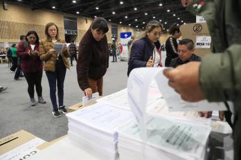 Los votantes indecisos, el electorado de centro y los abstencionistas podrían terminar definiendo una de las elecciones más reñidas de Colombia.