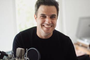 Francisco se ha destacado por unir la musicalidad con su método de trabajo de voz.