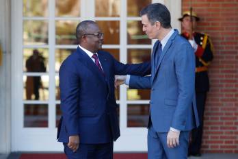 El presidente derrocado de Guinea-Bisáu, Umaro Sissoco Embaló (i), este miércoles en Madrid.