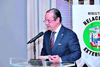 Canciller, Javier Martínez-Acha.