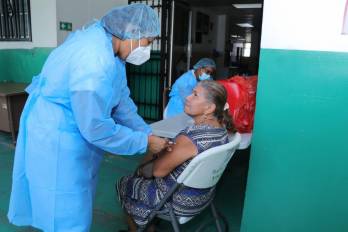 Las regiones sanitarias activaron un estricto protocolo de respuesta ante cualquier sospecha de contagio mediante la estrategia denominada “perifoco”