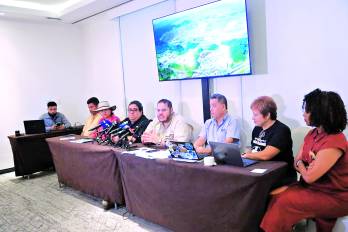 Los activistas del Movimiento Panamá Vale Más Sin Minería y organizaciones aliadas durante la conferencia de prensa este 7 de octubre.