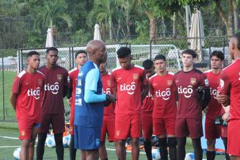 Jugadores de la selección de Panamá sub-20 previo a un entrenamiento.