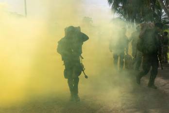 Militares estadounidenses y panameños durante entrenamiento en la selva colonense.