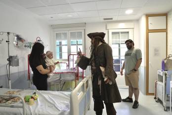 El actor Johnny Depp ha sorprendido con su visita a pacientes del hospital infantil en Madrid.