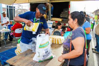 En la cancha municipal de Parita Cabecera, la regional del IMA en Herrera efectuó una agroferia.