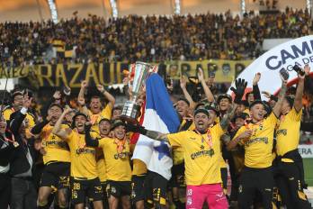 Jugadores de Coquimbo celebran luego de quedar campeones de la primera división de Chile.