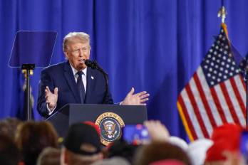 La Casa Blanca informó que Trump canceló un viaje previsto a su club de golf en Nueva Jersey y permanecerá en la capital estadounidense.