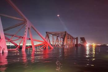 Una fotografía proporcionada por el Departamento de Bomberos de Baltimore de una sección colapsada del puente Francis Scott Key, este 26 de marzo de 2024.