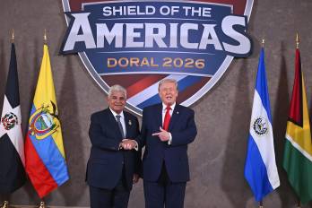 El presidente de la República José Raúl Mulino y el presidente estadounidense Donald Trump, en Doral (Florida) durante una cumbre del Escudo de las Américas.
