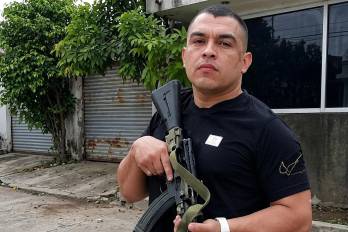 Nacido el 30 de mayo de 1983 en Maracay, en el estado Aragua, Guerrero Flores pasó de ser un delincuente común a convertirse en uno de los fugitivos más buscados de la región.