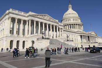 El Congreso estadounidense es la única instancia que posee la facultad para frenar o bloquear la nueva normativa de visas antes de su entrada en vigor prevista para septiembre.