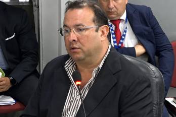 Nilo Murillo Robles, director general del IMA ante la Comisión de Presupuesto de la Asamblea Nacional.
