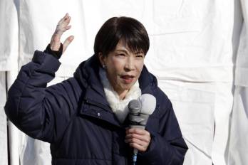 La primera ministra japonesa y líder del Partido Liberal Democrático, Sanae Takaichi, durante un acto de campaña. EFE/EPA/FRANCK ROBICHON