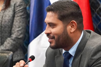 Vega enfatizó la importancia de mantener un ambiente de respeto en el recinto legislativo