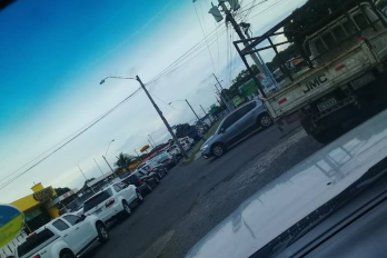 El cierre de la vía se reportó desde anoche a las 9:49 p.m.