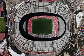 Fotografía aérea del Estadio Azteca (Banorte) en Ciudad de México (México). EFE/ Tomás Pérez