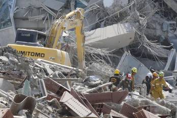 Los efectos del sismo se dejaron sentir con fuerza también en Ragún , principal ciudad del país.