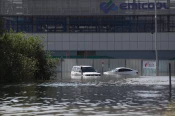 Fotografía de archivo del pasado 18 de abril del aeropuerto de Dubái tras las inundaciones.