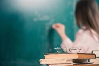 A Benilda González y a los 296 educadores separados injustamente