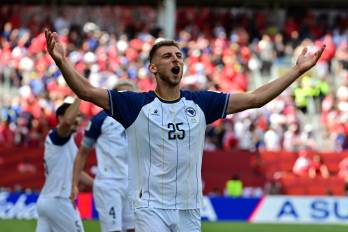 Jovo Lukic, de Bosnia y Herzegovina, celebra el gol ante Canadá en partido del Grupo B del Mundial 2026 en Toronto.