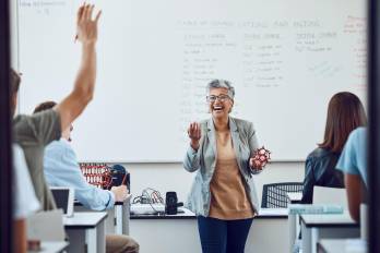 La mejora continua que provoca el proceso de coaching en el aula surge como mejora educativa cuando el docente reflexiona sobre su práctica y promueve la autonomía de sus estudiantes.