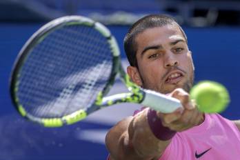 El español Carlos Alcaraz derrotó al checo Jiri Lehecka en los cuartos de final del Abierto de Estados Unidos.