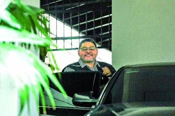 El líder sindical panameño tiene prohibido ofrecer declaraciones y debe acatar las normas impuestas como parte del asilo concedido por Bolivia.
