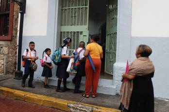 Estudiantes celebran el Día del Estudiante en Panamá
