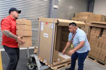 El Minsa y la CSS despliegan brigadas en todo el país tras la llegada del primer lote. Confirman la distribución masiva de 384 mil dosis iniciales. El objetivo es frenar el repunte de defunciones por el virus.