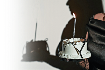 Estas historias se cuentan con un poco de agravio, por el altoparlante sonido de la dependiente del supermercado.