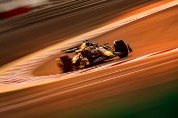 El piloto de Red Bull Racing Max Verstappen en el circuito de Sakhir.