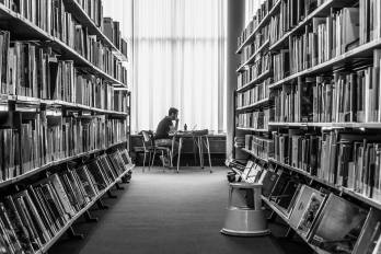 No todos los silencios son incómodos. Algunos permiten cuestionar lo aprendido, reconocer heridas y encontrar respuestas que parecían perdidas.