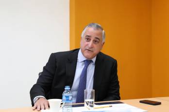 Gabriel Diez Montilla, presidente del CoNEP, durante su encuentro con el Consejo Editorial de Grupo GESE.