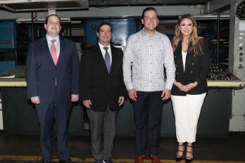 El embajador conoció la rotativa de La Decana en compañía de Federico Alfaro Boyd, presidente del grupo editorial; Joaquín De Obarrio, miembro de la Fundación Publicando Historia, e Ivette Leonardi, editora general de “La Estrella de Panamá”