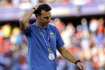 El seleccionador de Argentina, Lionel Scaloni, reacciona tras perder la final del Mundial de Fútbol 2026 ante España.