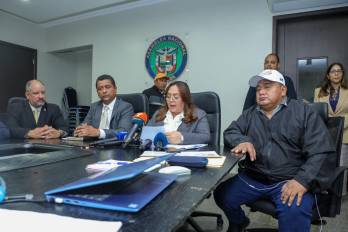 Bananeros aceptan reabrir calles y diputados hablarán con la empresa Chiquita