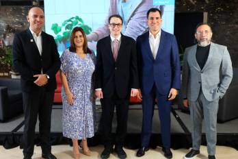 Óscar Sosa, Karla Mola, Leonardo Grinspan, Bruno Basile y Alexis Espino. Foro de responsabilidad social.
