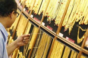 El precio del oro ha marcado este martes un nuevo máximo histórico por encima de 2.275 dólares la onza, en la que puede ser su sexta sesión consecutiva al alza.