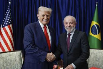 El presidente Luiz Inácio Lula da Silva y Donald Trump han sostenido conversaciones para resolver las tensiones comerciales, un diálogo que culminó en la eliminación de aranceles a productos brasileños.