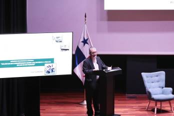 El camarógrafo Álex Carbonell compartió sus experiencias en el auditorio del Tribunal Electoral el pasado 16 de diciembre.